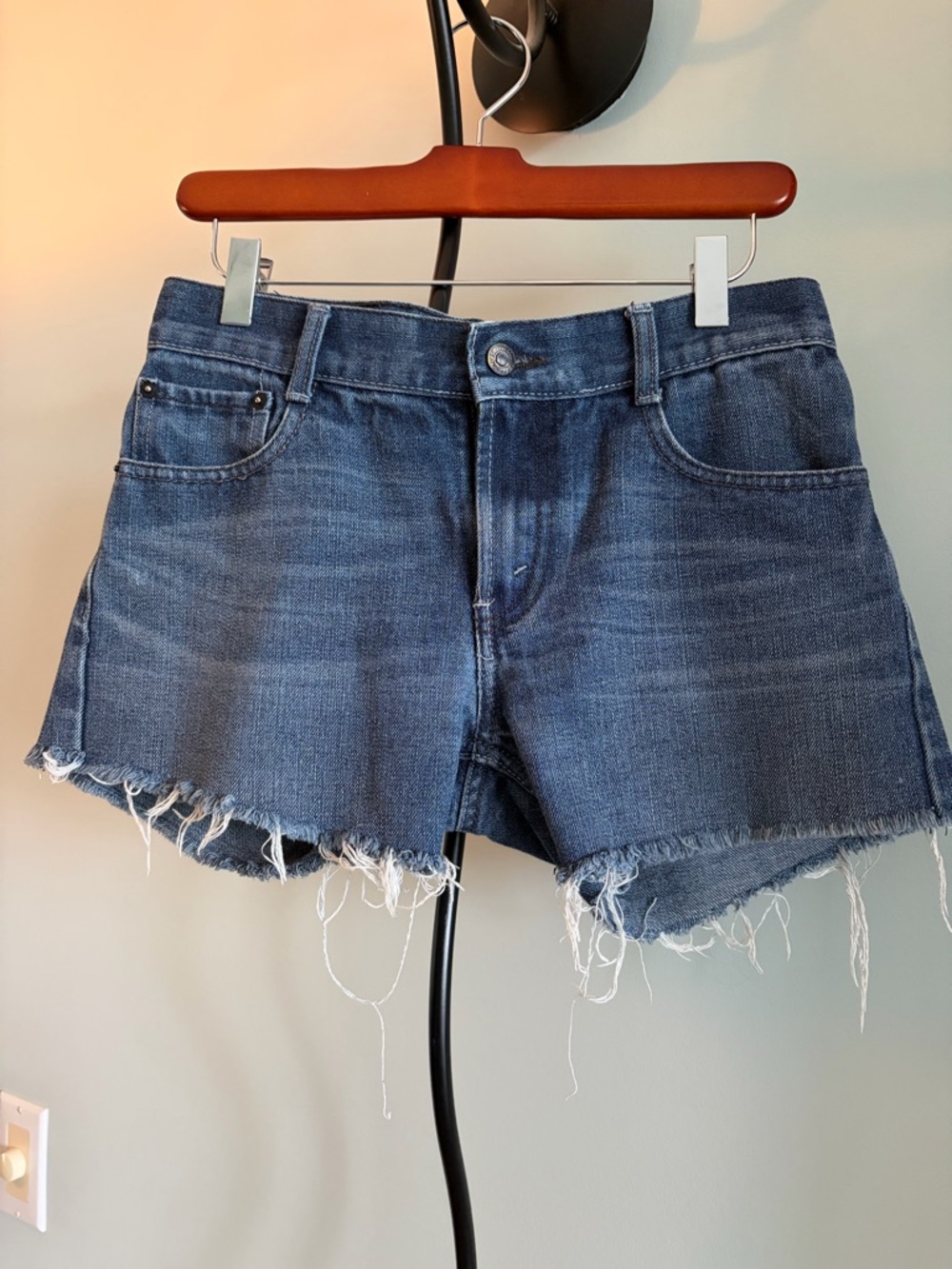 LEVI'S
505 STRAIGHT CUTOFF JEAN SHORTS